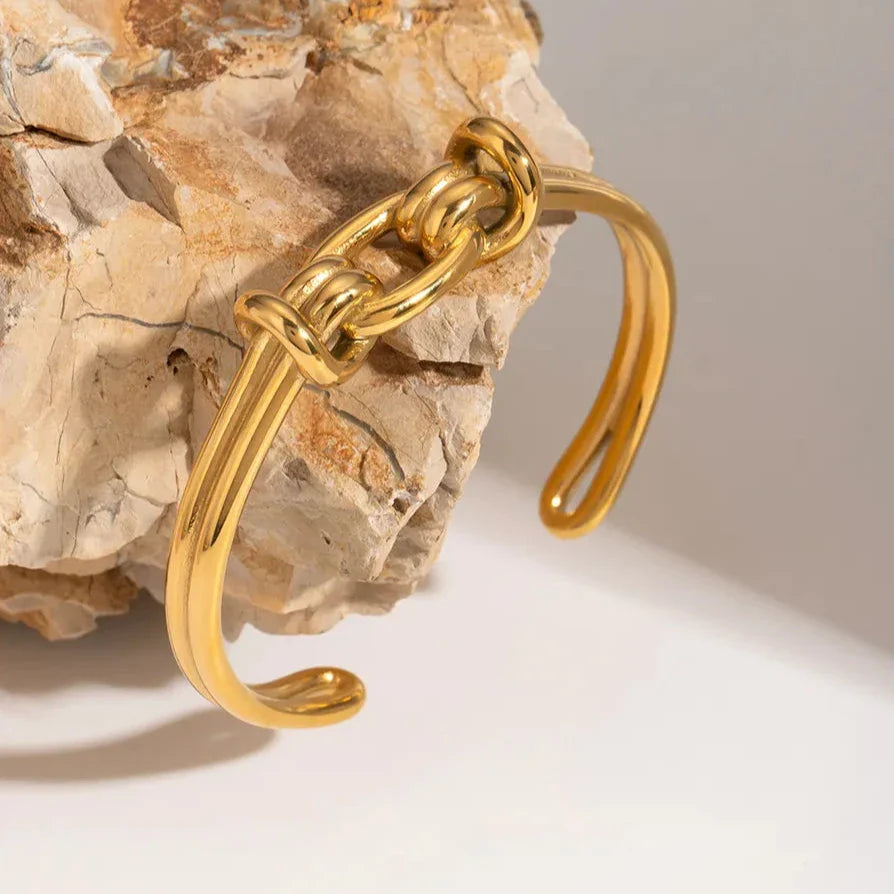 Luce – Armreif mit goldenem Knoten 