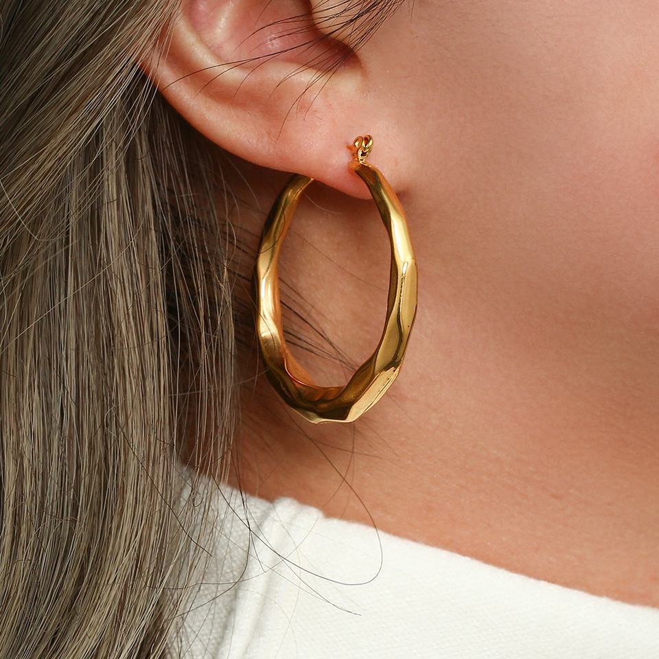 Aire Hoop Earrings