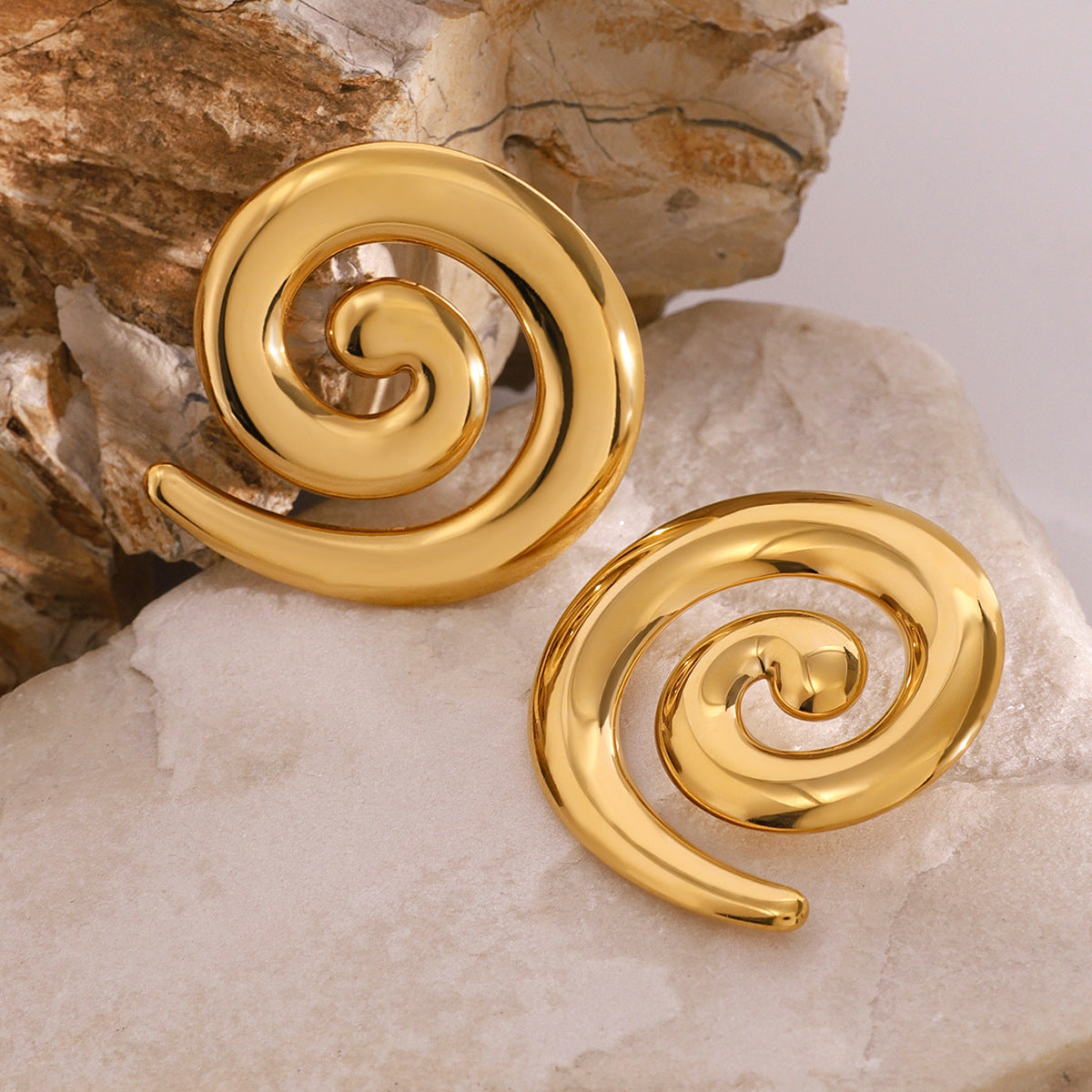 Spiral-Ohrringe „Zarya“ aus Gold