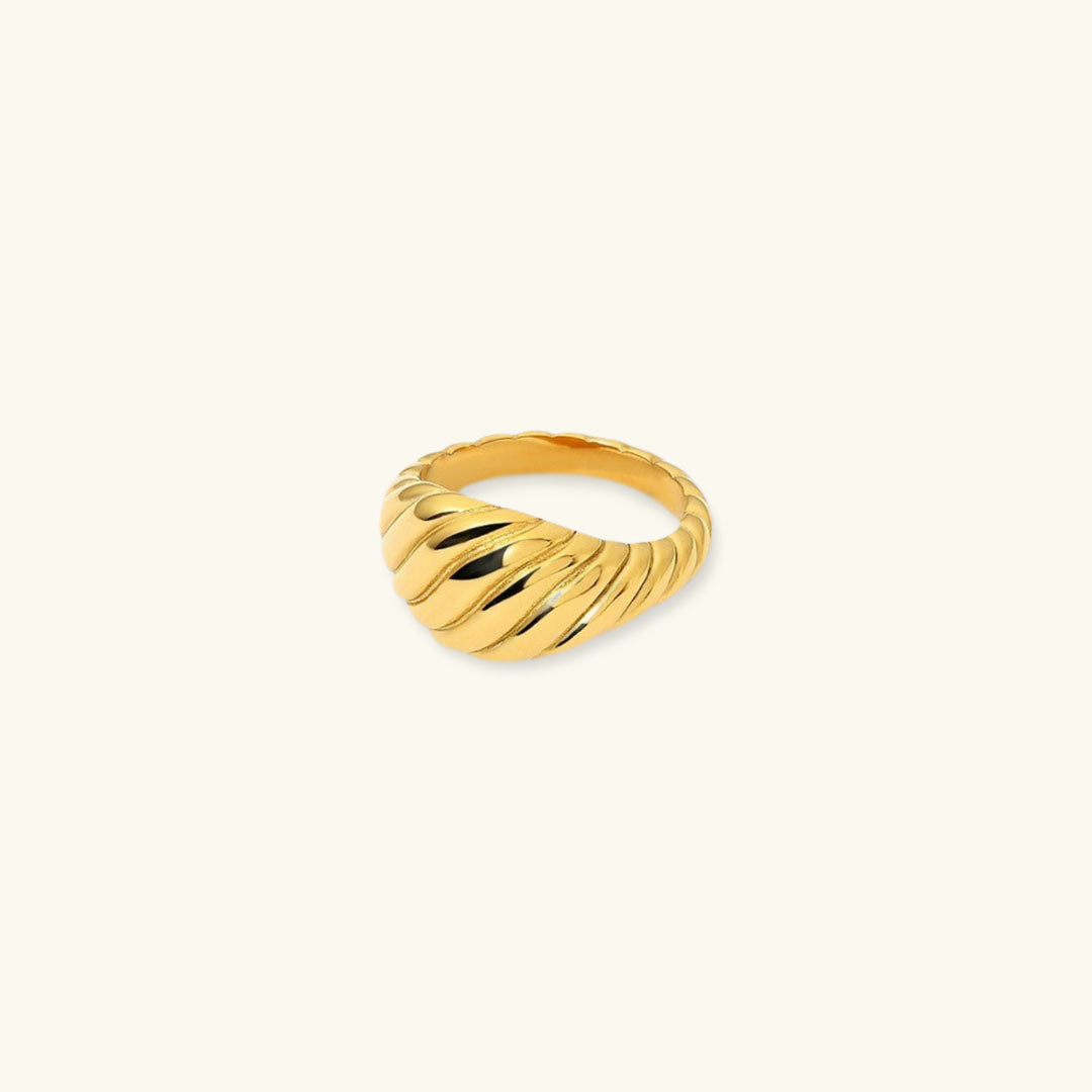 Ylenna Gold-Croissant-Ring